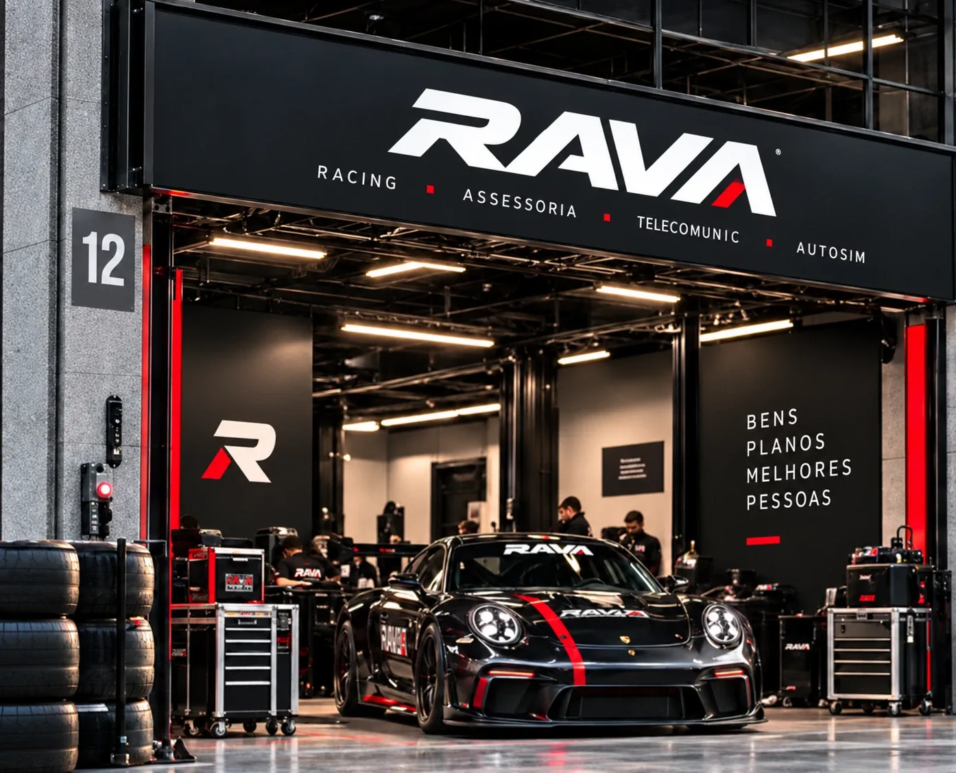 Box número 12 da RAVA com um Porsche preto de faixa vermelha na entrada e a equipe trabalhando ao fundo